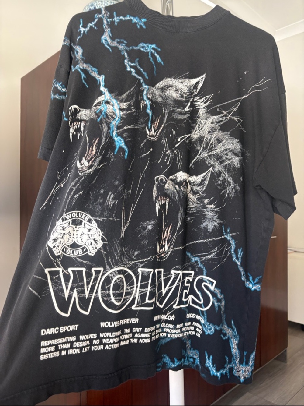 Darc Sport Wolves Graphic Tee - Black size M